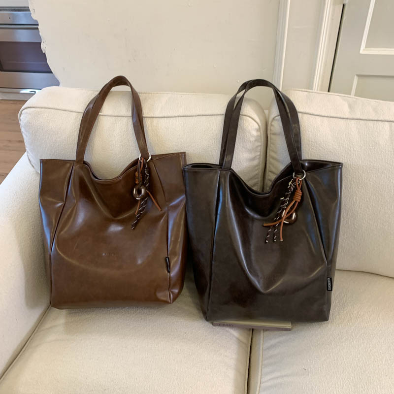 2025 Spring New Women's Large Capacity Handheld Shoulder Bag Exquisite Simple Multi functional Outdoor Commuter Crossbody Bag Fashion Phone Bag