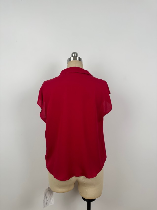 Simple, sophisticated, and elegant silk short-sleeve top Effortlessly chic with an innate sense of high-end beauty JYS37053