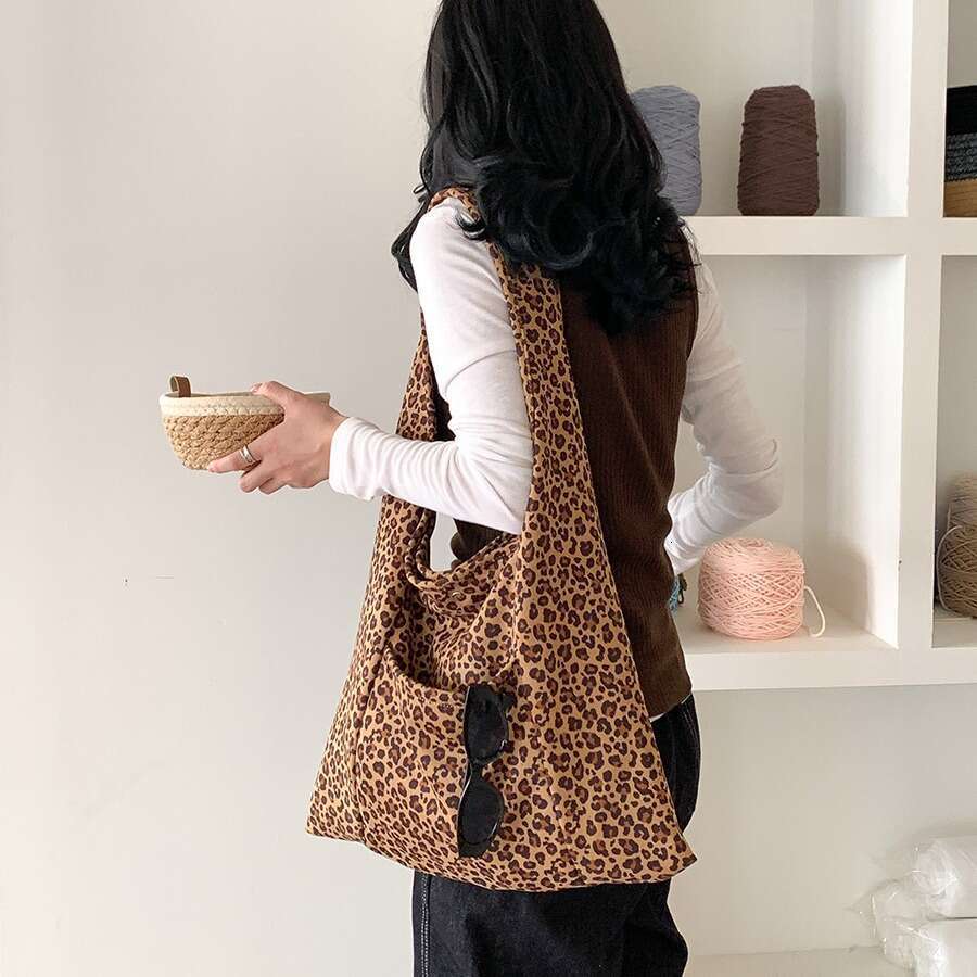 New Tote Bag For Women, High-End Feel, Trendy Personality, Large Capacity Commuter Casual Personality Leopard Print Shoulder Bag, Ins Style B5