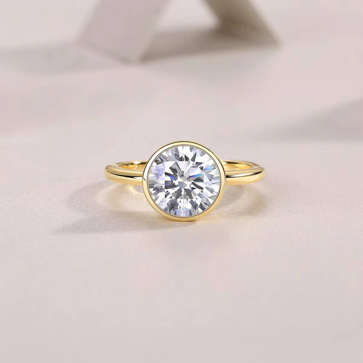 Orginal Factory Price 18k Gold Plated Luxury Fine Gem 925 Silver Rings Women Round Moissanite Bezel Setting Ring
