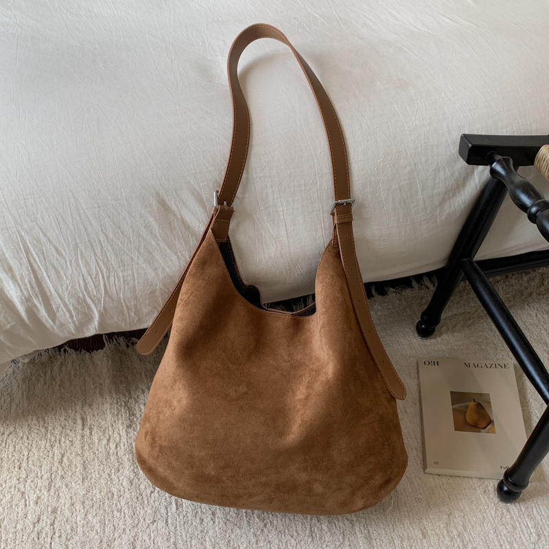 2025 Autumn Women's Large Capacity Handheld Shoulder Bag Exquisite Simple Multi functional Outdoor Commuter Crossbody Bag Fashionable Mobile Phon