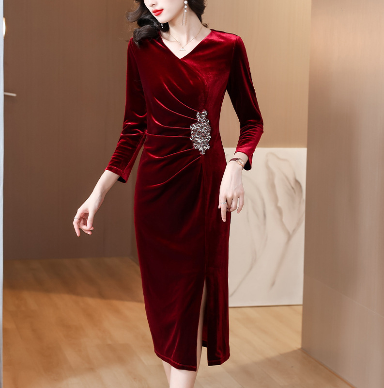 Retro designer velvet women's dress autumn and winter new high-end elegant pleated split bead dress