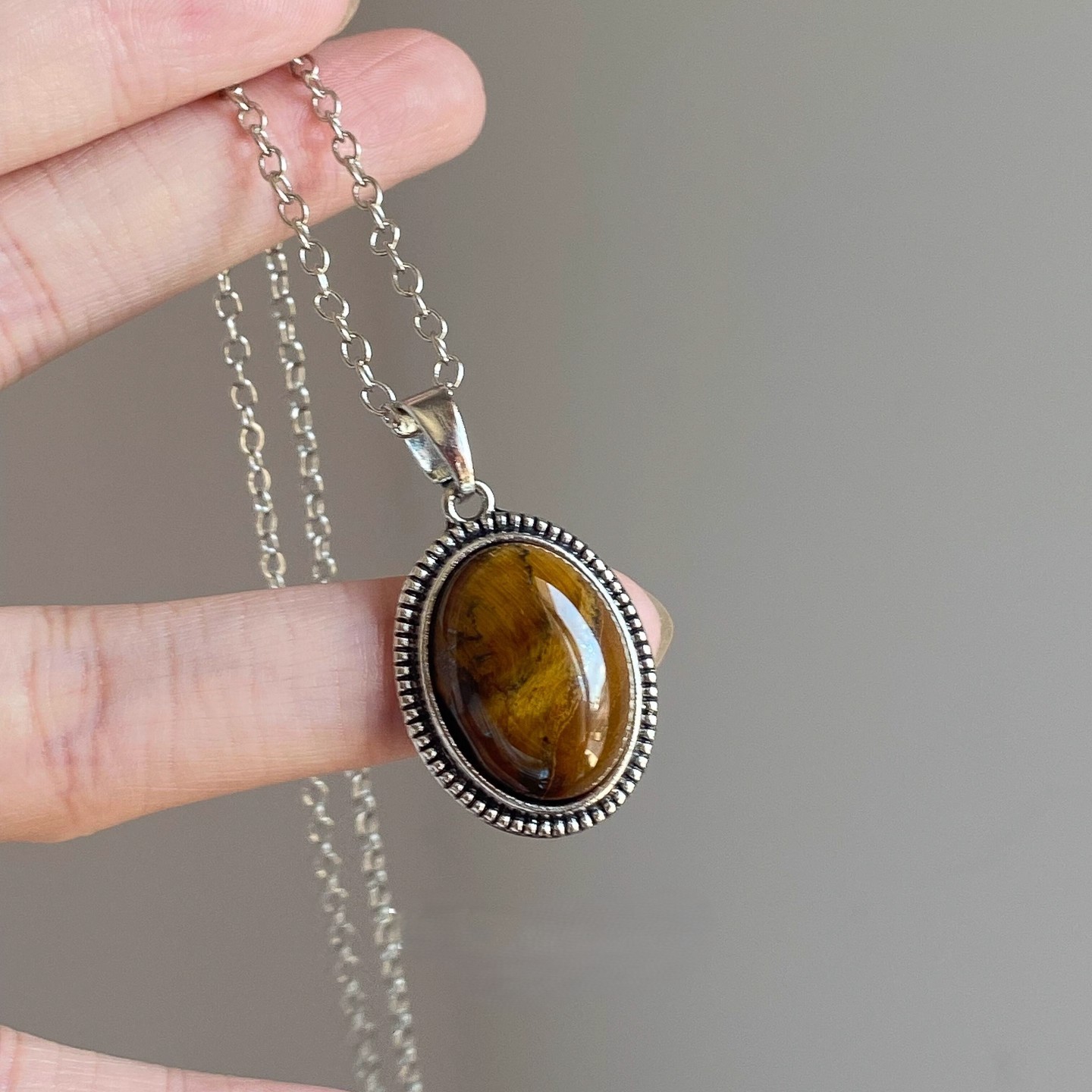TaiYang 2025 New Maillard Style Tiger Eye Vintage Bezel-Set Oval Tigers Eye Pendant, Copper Statement Necklace for Women with Retro Luxe Appeal