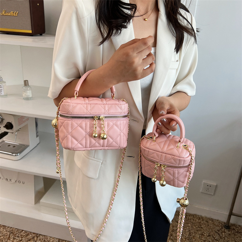 Luxury Brand Designer Bag Niche Fashion Quilted Single Shoulder Bag 2025 New Autumn Chain Handbag For Women Korean Style Trendy Crossbody Bucket Bag