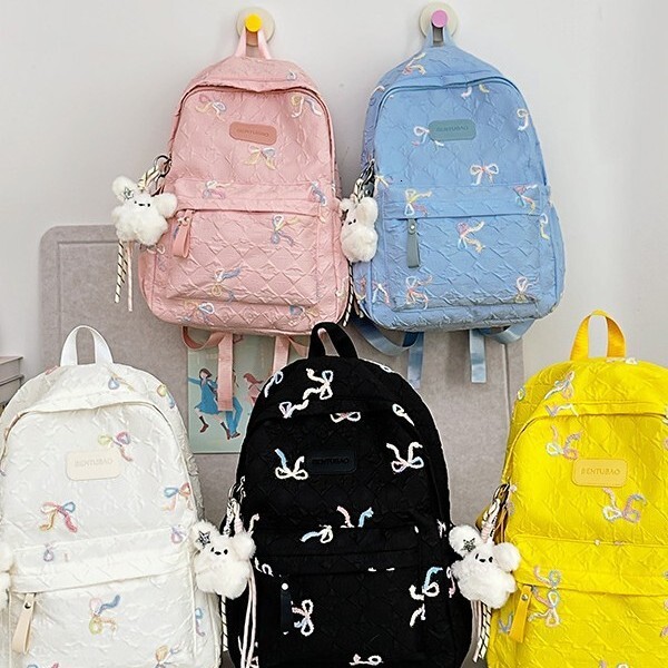 The new designer backpack cartoon backpack is very suitable for middle school girls as a multifunctional large capacity backpack