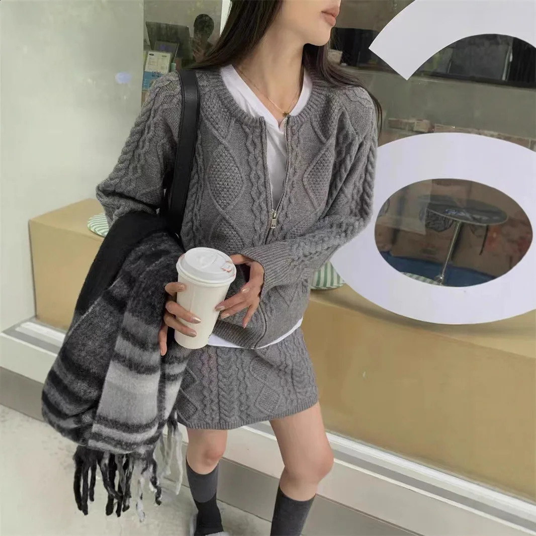 Loose Knitted Sweater Zipper Cardigan Twist Half Skirt Womens Outerwear High Waist Bodycon TwoPiece Set Fashionable Elegant 251020