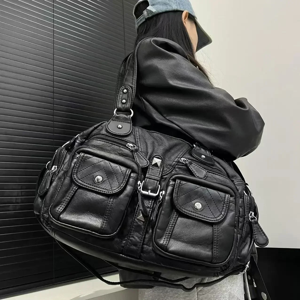 Ladies fashionable retro vintage girl motorcycle tote bag with large capacity Y2K washed vegan leather shoulder bag 251023