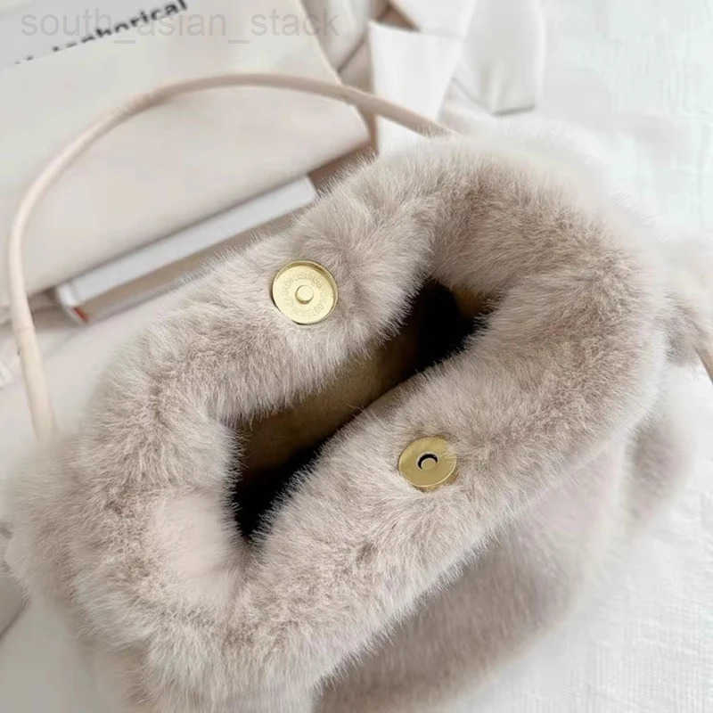 Women Fluffy Shoulder Bag Tophandle Bag New Fashion Female Autumn Winter Handbag Soft Plush Versatile Shopping Tote Z251024
