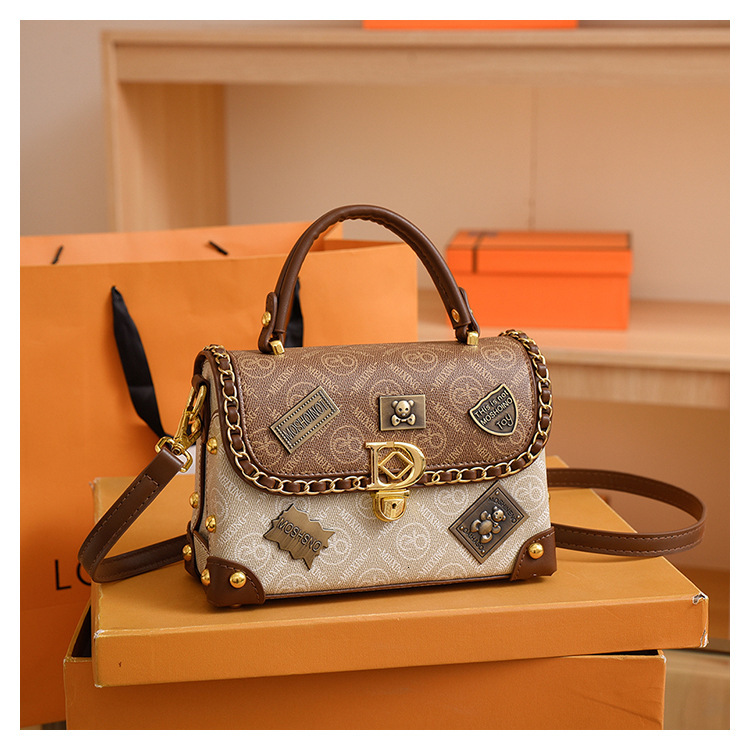 Luxury Brand Designer Bag Textured Niche Design Single Shoulder Bag Trendy Badge Bag Women's Fashion Crossbody Bag Handheld Box Bag