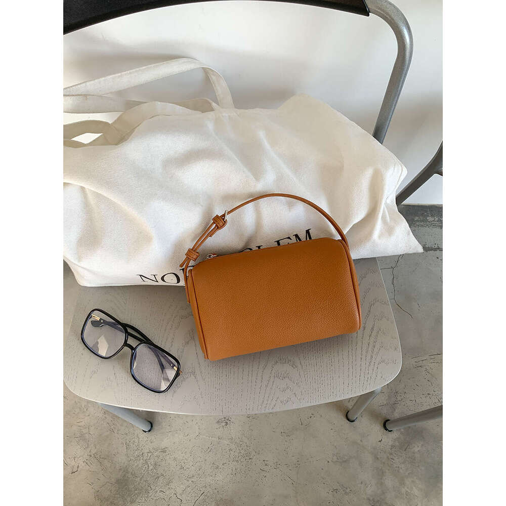 Korean Style New Crossbody For Women, Niche High-End Simple Shoulder Phone Bag, Versatile Horizontal Handbag Small Square Bag B5