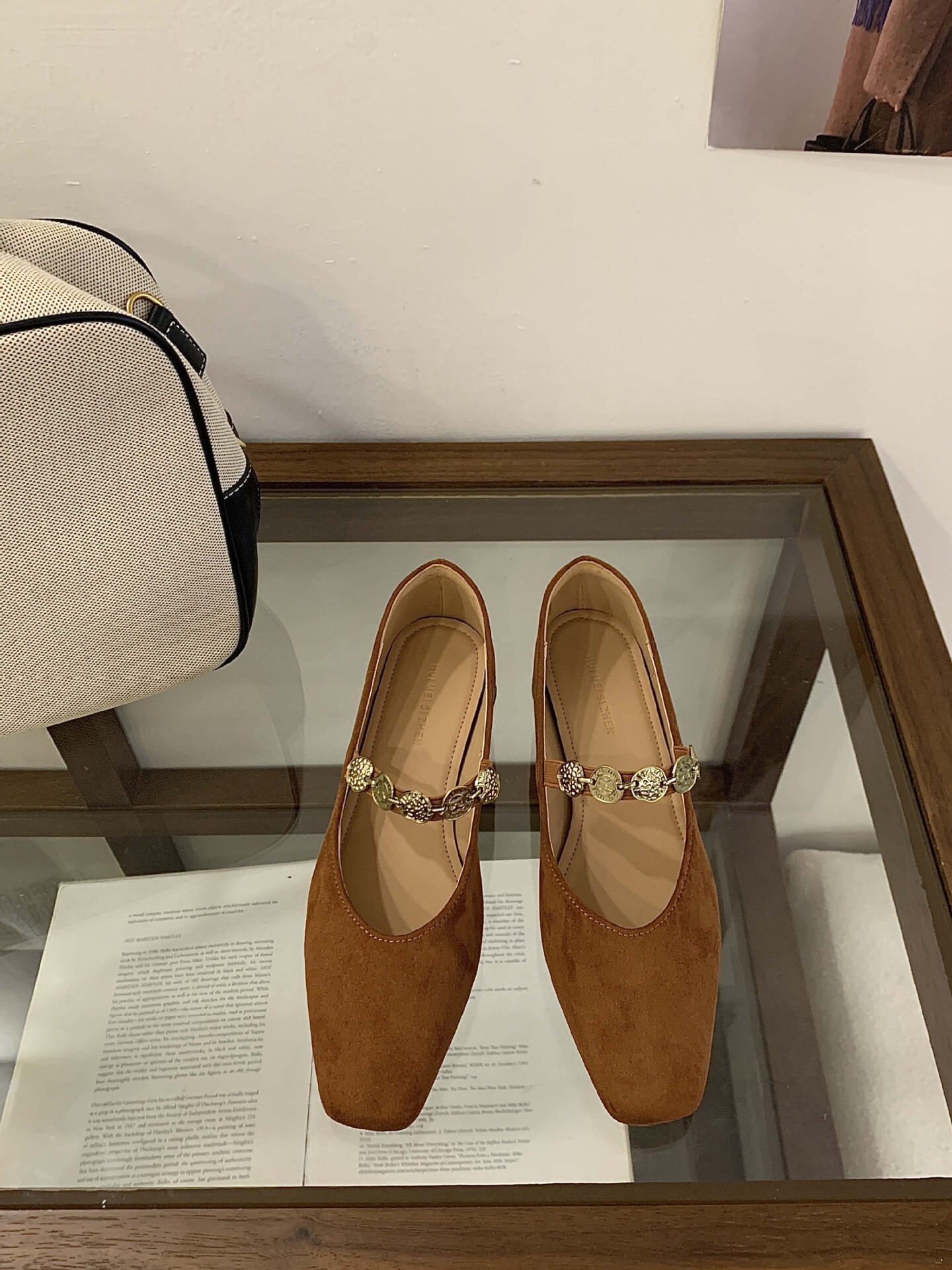 French Style Square Toe One-Strap Mary Jane for Women 2025 Spring and Autumn Shallow Low Heel Gold Coin Decoration Women's Single Shoes ddmythur