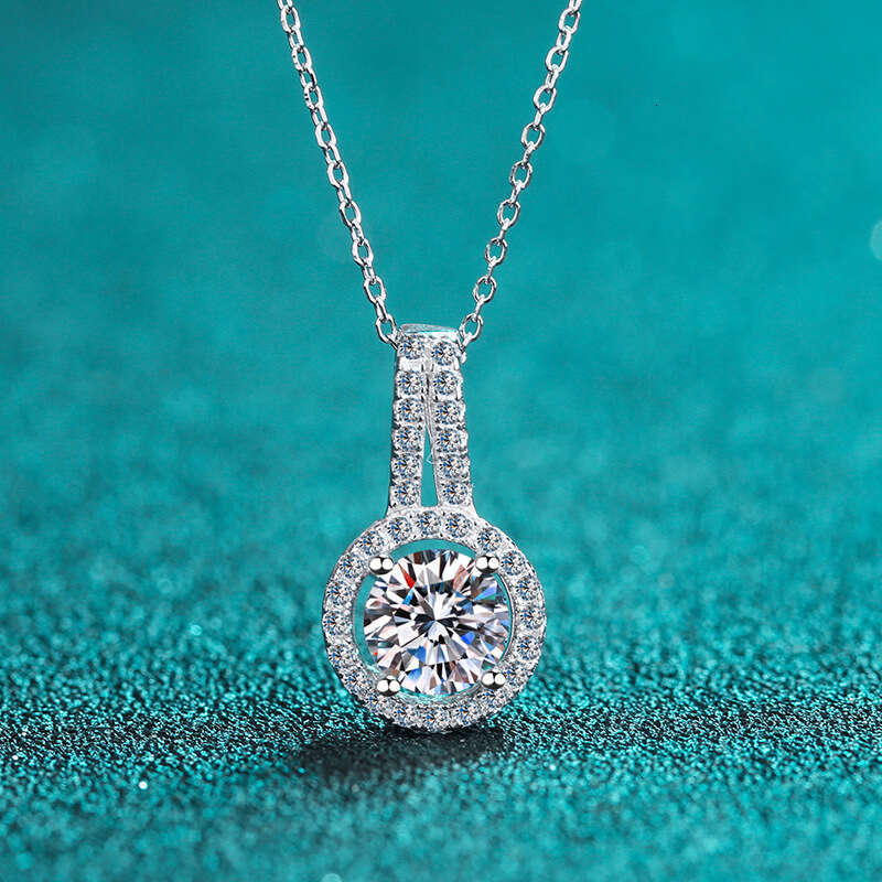 DHCollections-- Live Hot-Selling New Pure Sier Collarbone Necklace for Women, PT950 Gold Plated, Korean Style Round Moissanite Pendant