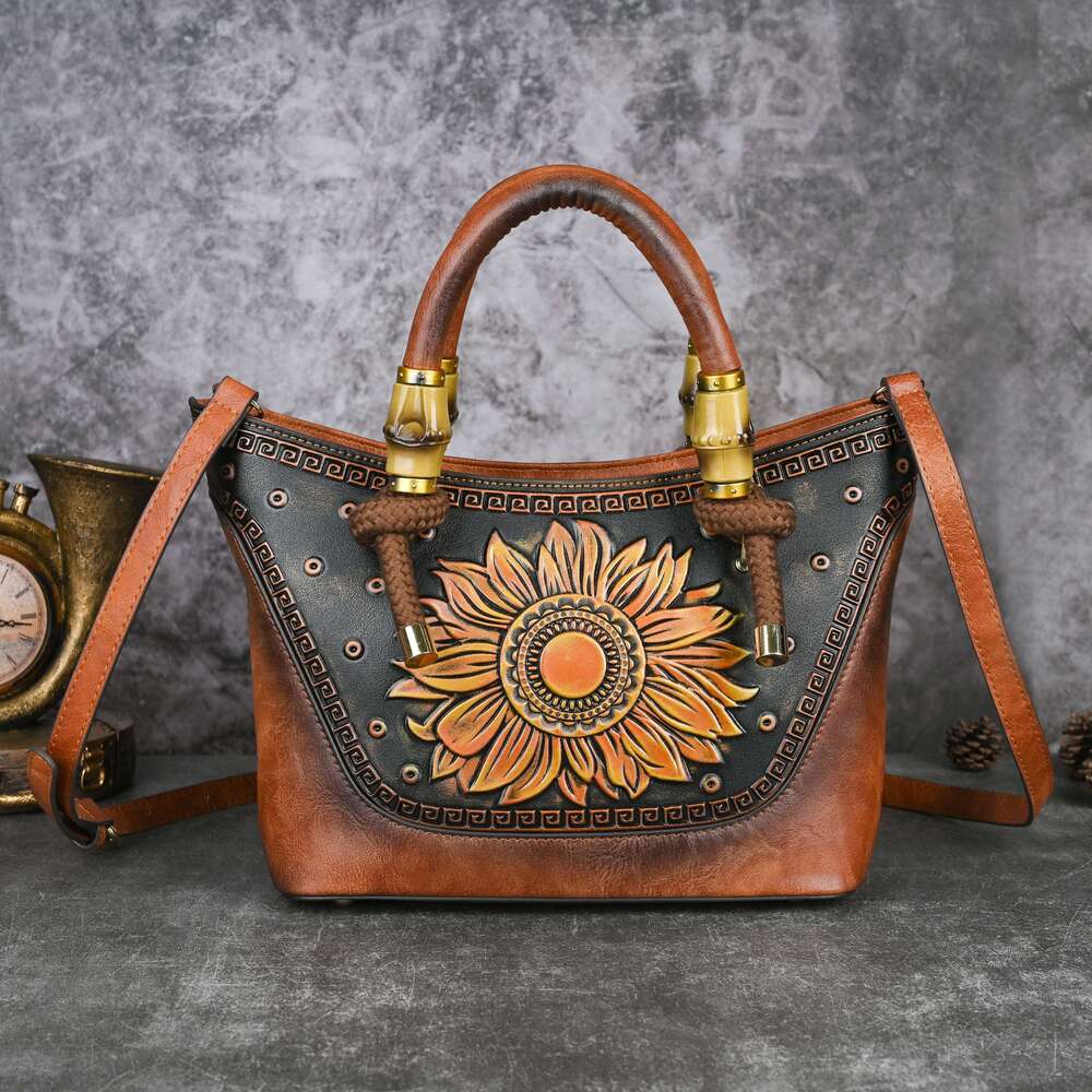 Vintage Argyle Pattern For Wo, Adjustable Strap, Zipper Closure, Polyester Lined, Paint Detail, Retro Fashion Shoulder & Handbag
