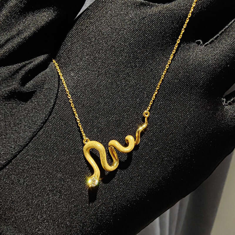 Same Style Gold Snake Necklace Light Niche Fashion Collarbone Chain to Match Dress
