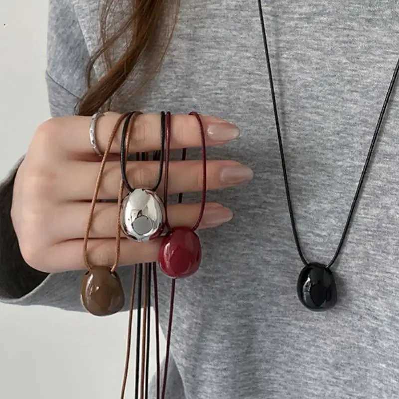 Vintage Metal Oval Pendant Necklace for Women Simple Black Rope Long Adjustable Sweater Chain Jewelry Accories GiftsXJ251024