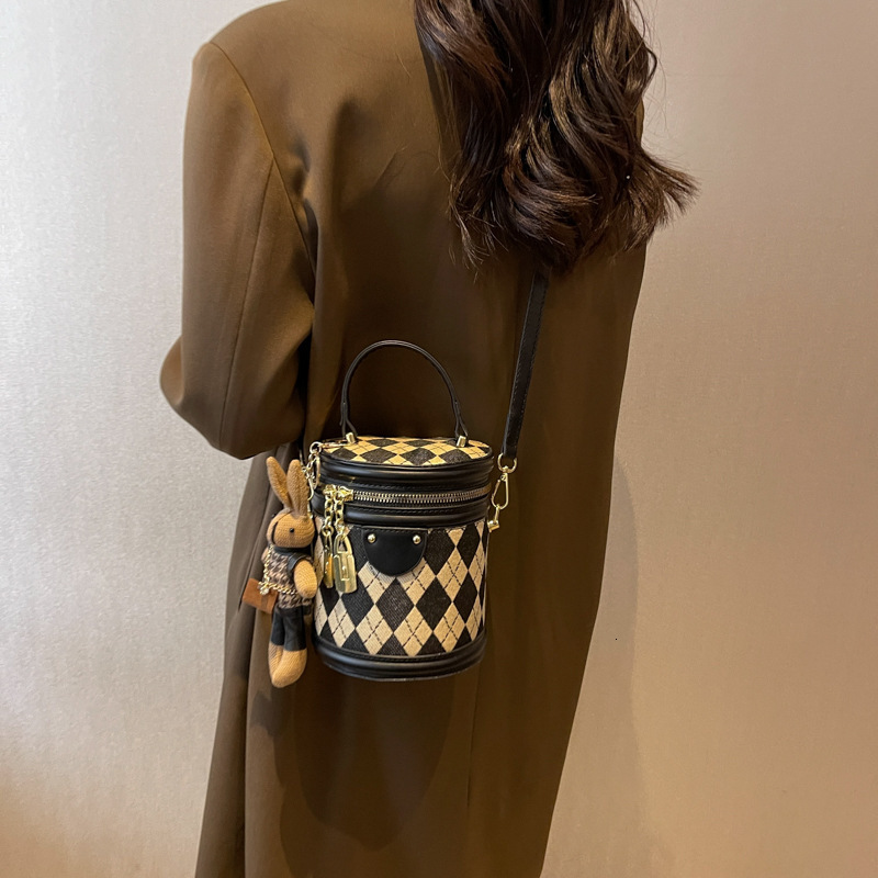 Luxury Brand Designer Bag Small Bag For Women 2025 Spring New Fashion Niche Crossbody Bag Textured Quilted Handbag Bucket Bag