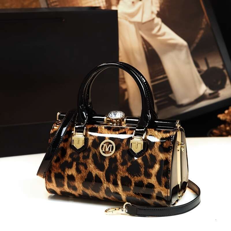 2025 New Style Pillow Women's Bag, Fashionable Hand Carry, Shoulder And Handbag, Rhinestone Clip, Glossy Leather Bag