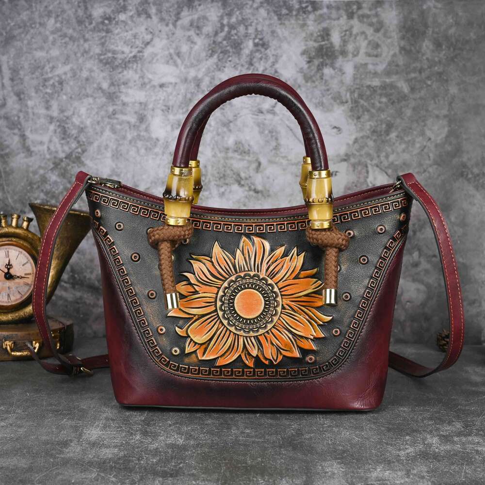 Vintage Argyle Pattern For Wo, Adjustable Strap, Zipper Closure, Polyester Lined, Paint Detail, Retro Fashion Shoulder & Handbag