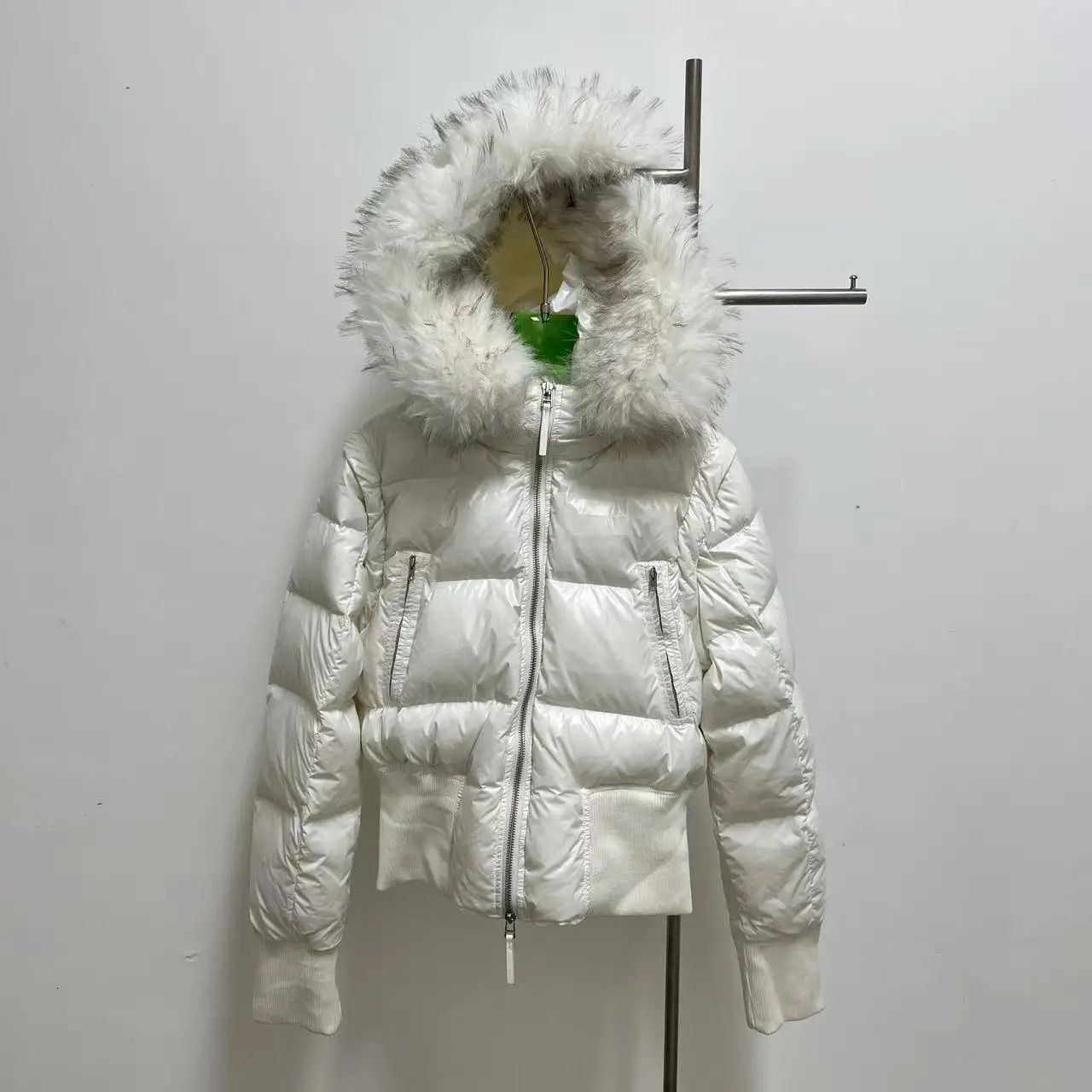 Detachable Fur Collar Down Jacket with WaistDefining Fit 90 White Duck Down Detachable LongSleeve Outerwear for Women 251024