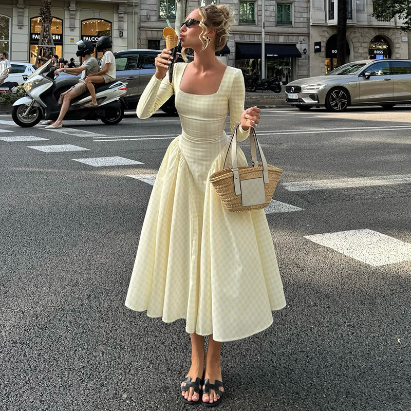 Designer hot selling women's clothing autumn and winter new style French elegant plaid dress fashionable square collar waist cinched trumpet long