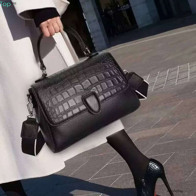 Aidrani New Crocodile Pattern Women's Handbag, Made Of Cowhide Material, Black, Can Be Worn On One Shoulder Or Crossbody