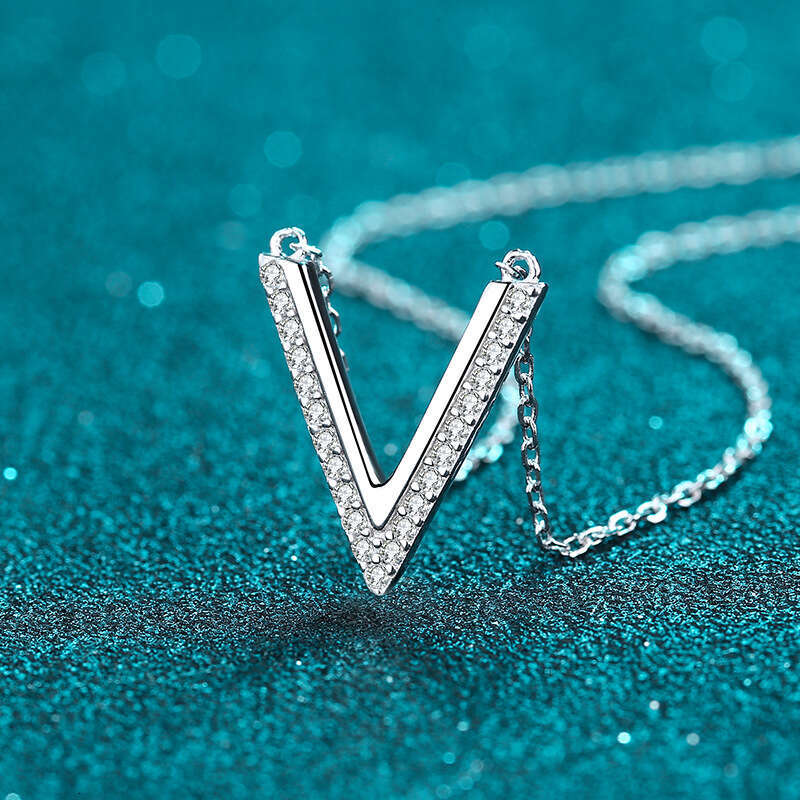 DHCollections-- XDY Sier V-Shaped Moissanite Micro Pave Necklace Versatile Jewelry Simple Ins Style