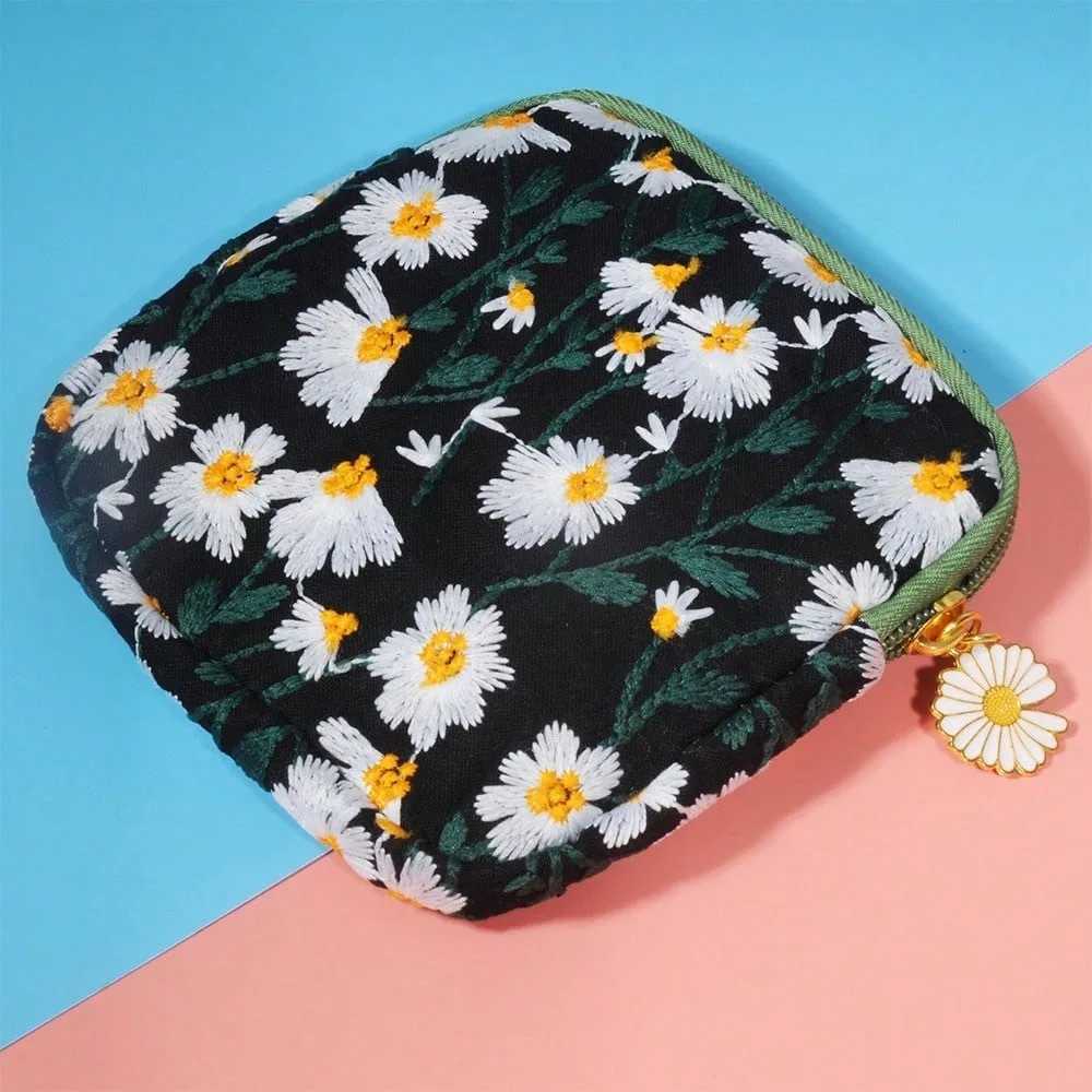 Fashion Embroidery Cute Floral Makeup Bag Small Zipper Storage Bag for Skincare Storage Sanitary Napkin Bag Coin PurseT251024