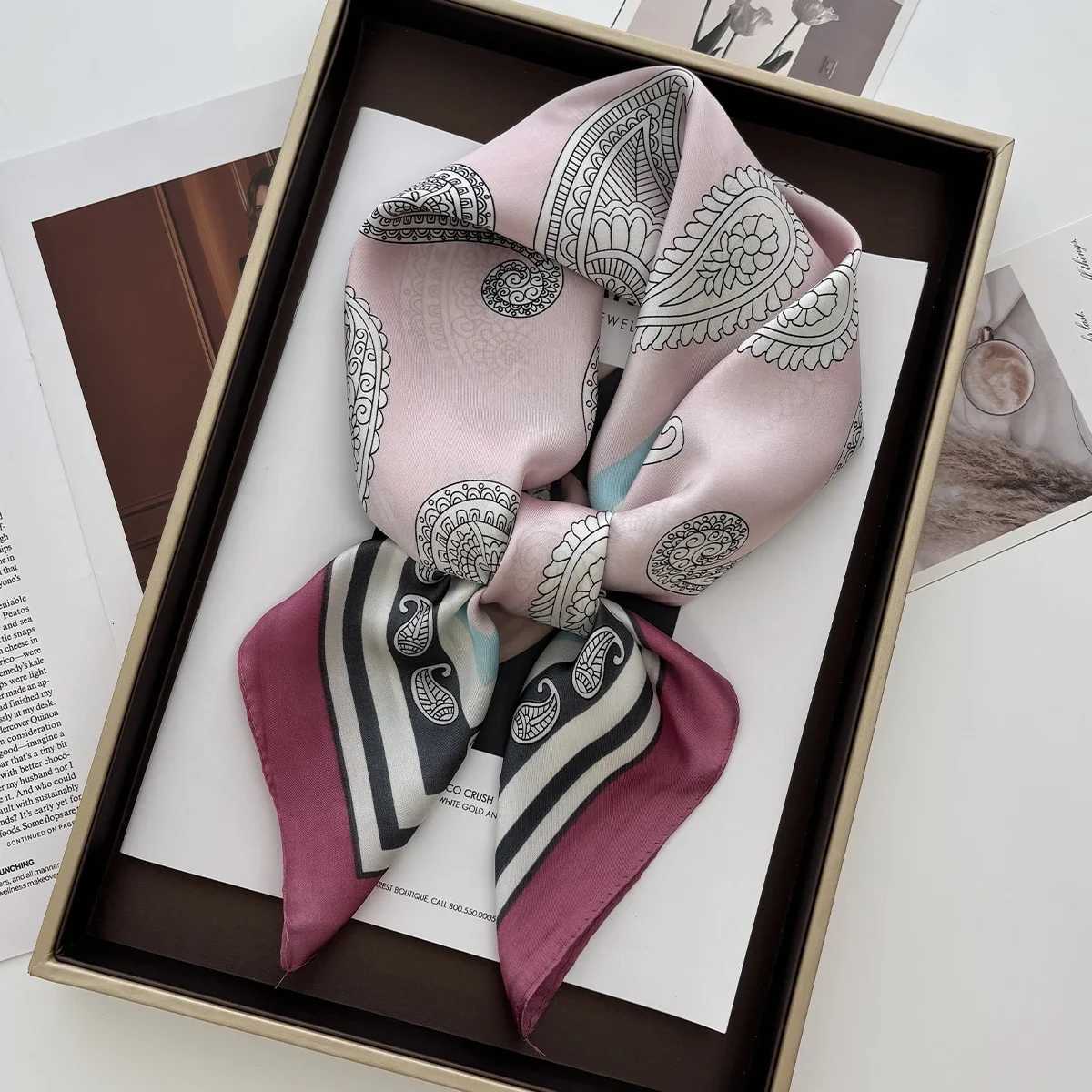 Luxury Paisley Print Shl Square Scarf for Wen Soft Satin Wrs Neckerchief Fem Hair Bands Ribbon band Bandana Y251024