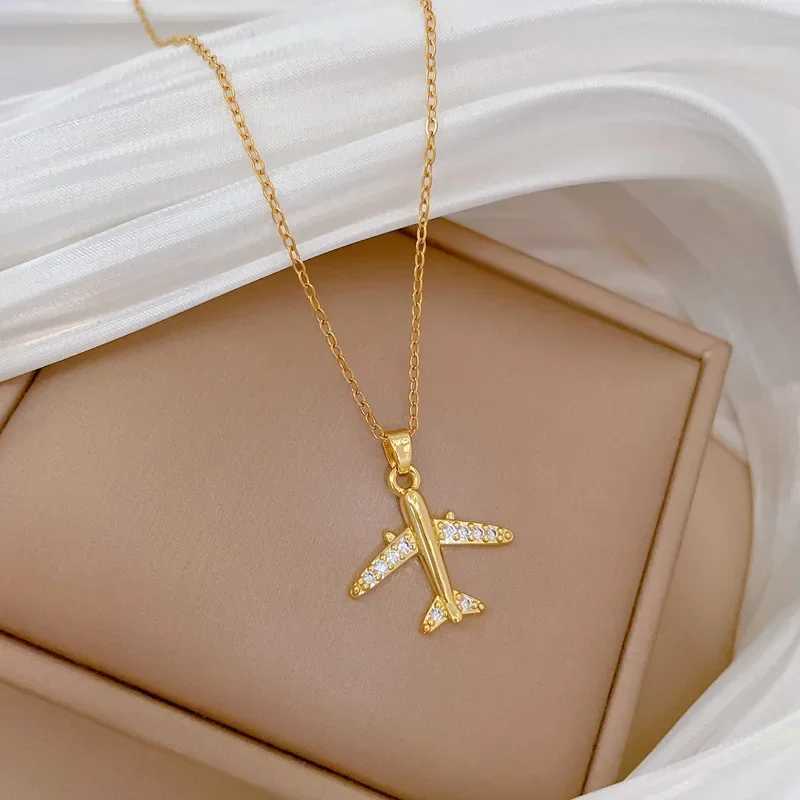 New Fashion 18K Gold Plated Airplane Pendant Necklaces For Women Tren Female Stainl Steel Clavicle Chain Jewelry WholesaleXJ251024
