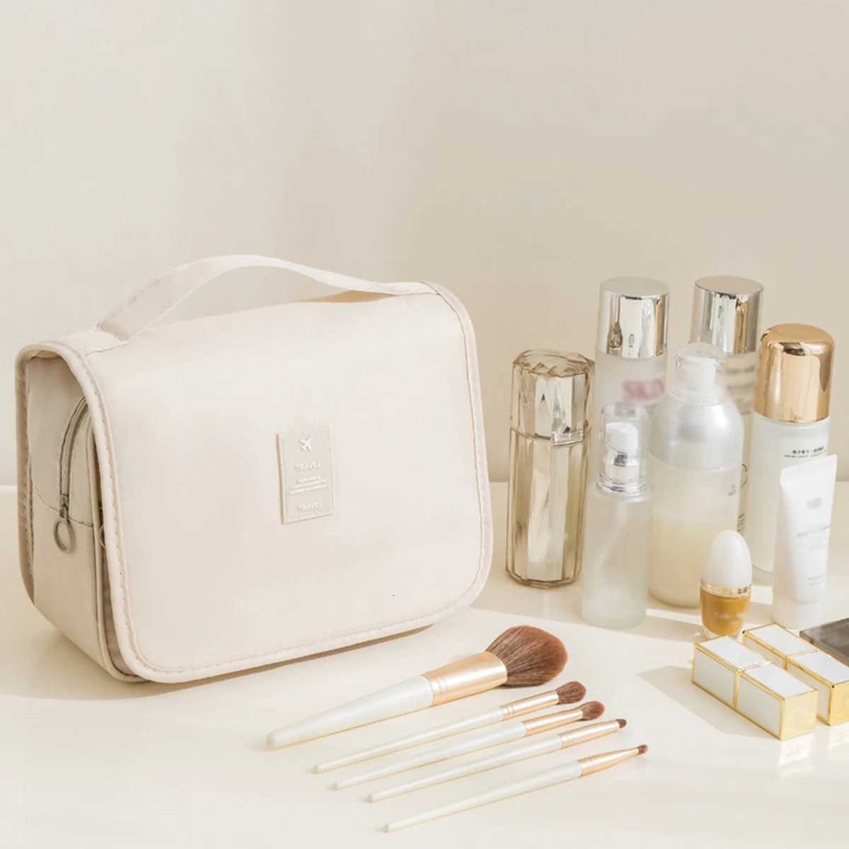 A multifunctional travel bag that can be hung with dry and wet separation a handheld toiletry and storage bag one setT251024