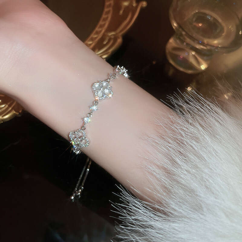 French Style Light Zircon Flower Niche Simple Design Bracelet Designer Elegant Commuting High-end Sense Jewelry
