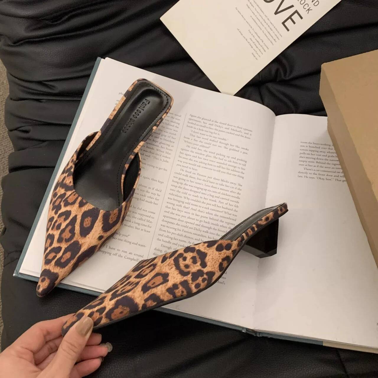 New Pointed Toe Women Mules Slipper Fashion Candy Color Ladies Elegant Dress Sandal Square Low Heel Slip on Slides Shoes ddmythur