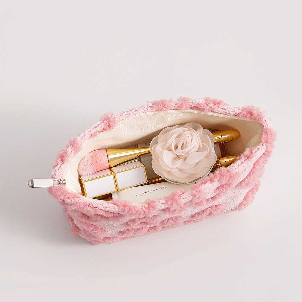Plush Cute Pink Love Makeup Bag Portable Skincare Product Lipstick Storage Bag Handheld Inner Bag Korean Brush Pencil CasesT251024