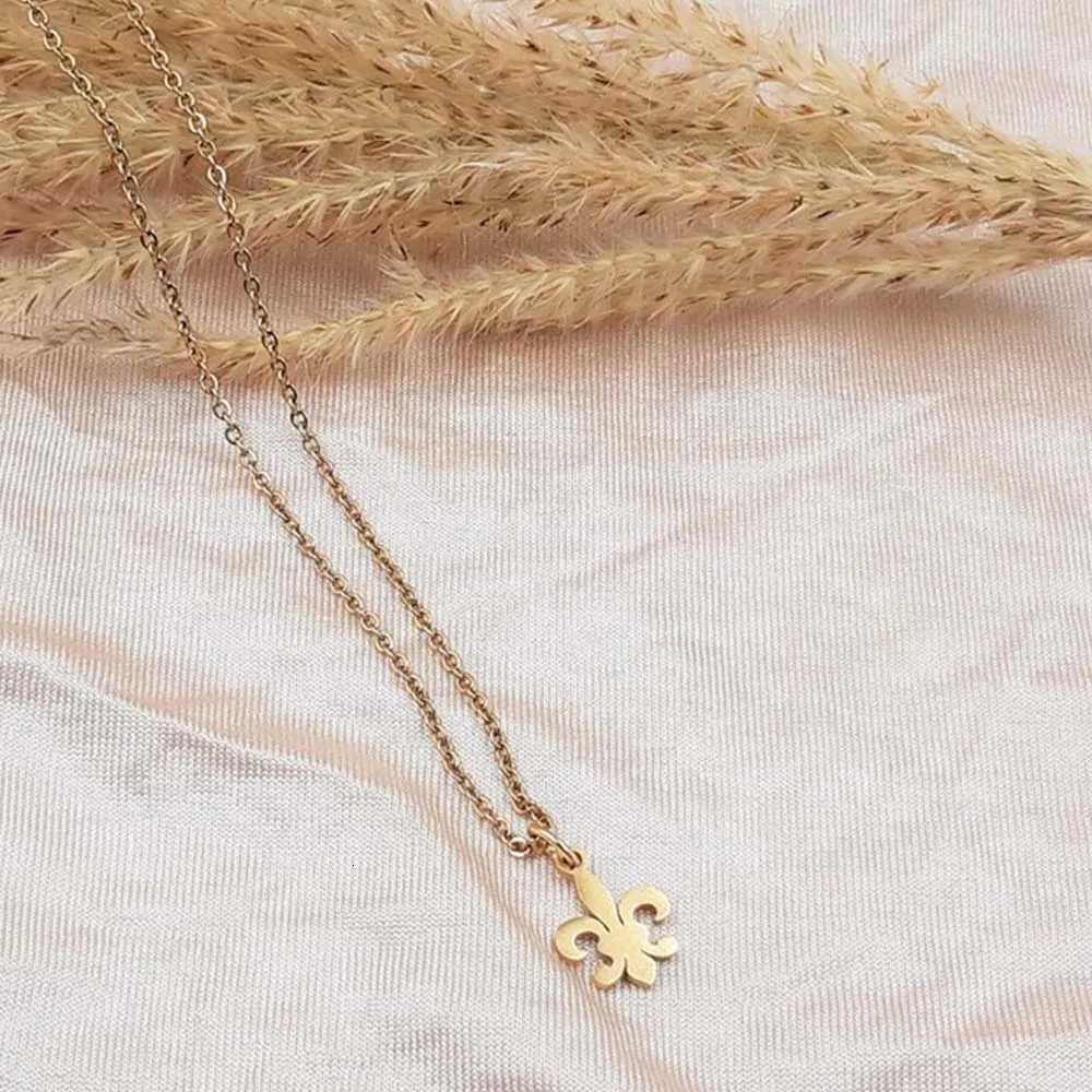 Stainl Steel Fleur De Lis Necklace Flower Lily Saint Nicholas Lotus Pendant Catholic French Royalty Necklace Women JewelryXJ251024