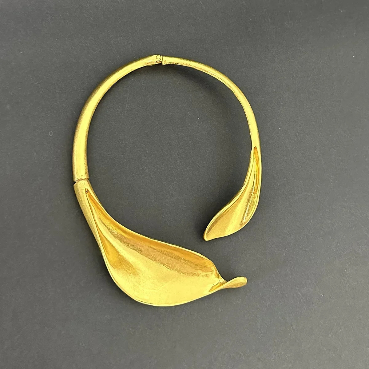 Heavy Exaggerated Metal Leaf Flower Chunky Bracelet Necklace for Women 2024 Trend Metal Choker Fashion Jewelry Gifts 251016