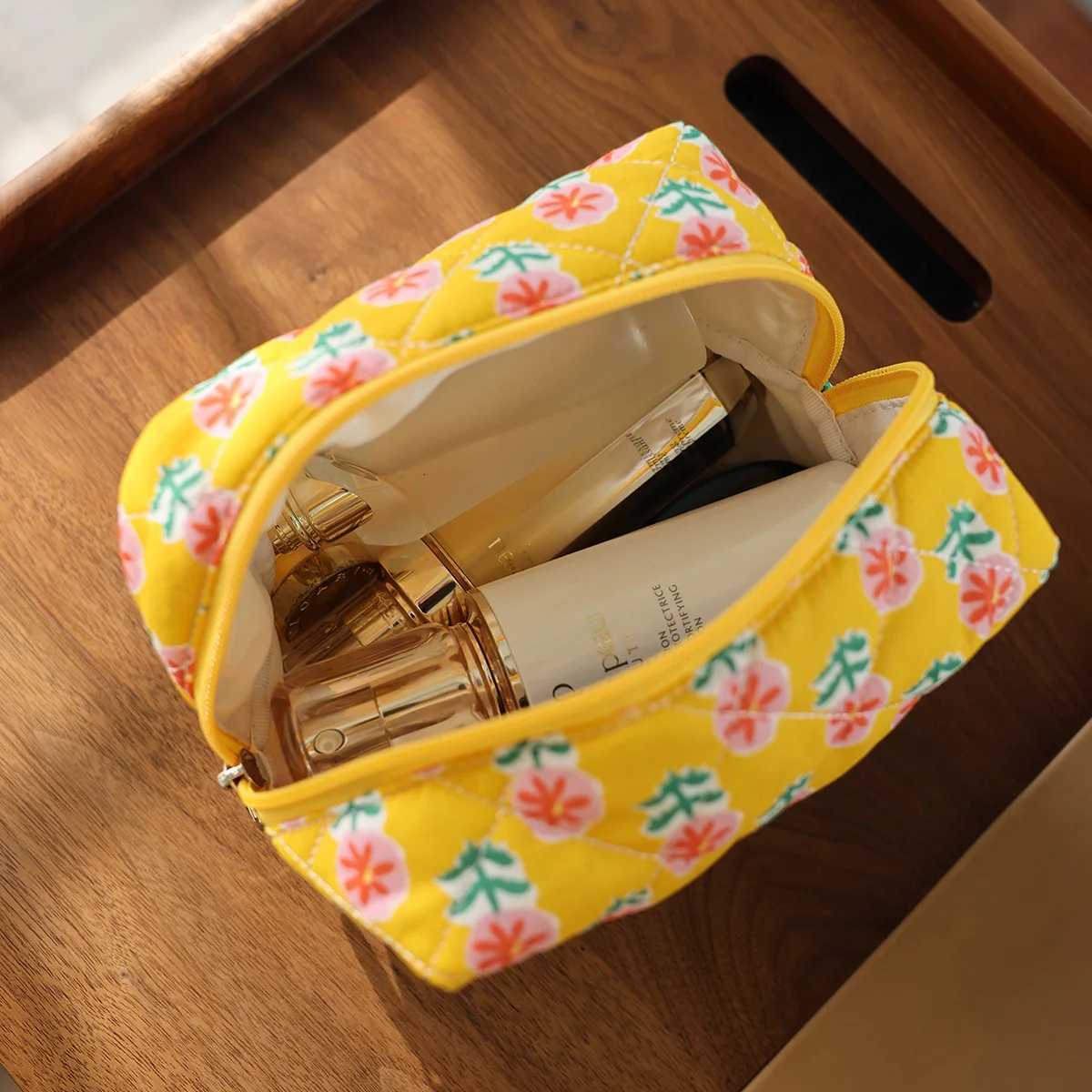 Cartoon pattern cosmetic bag Cute toastshaped fabric storage bag Floral pastoral style toiletry bagT251024