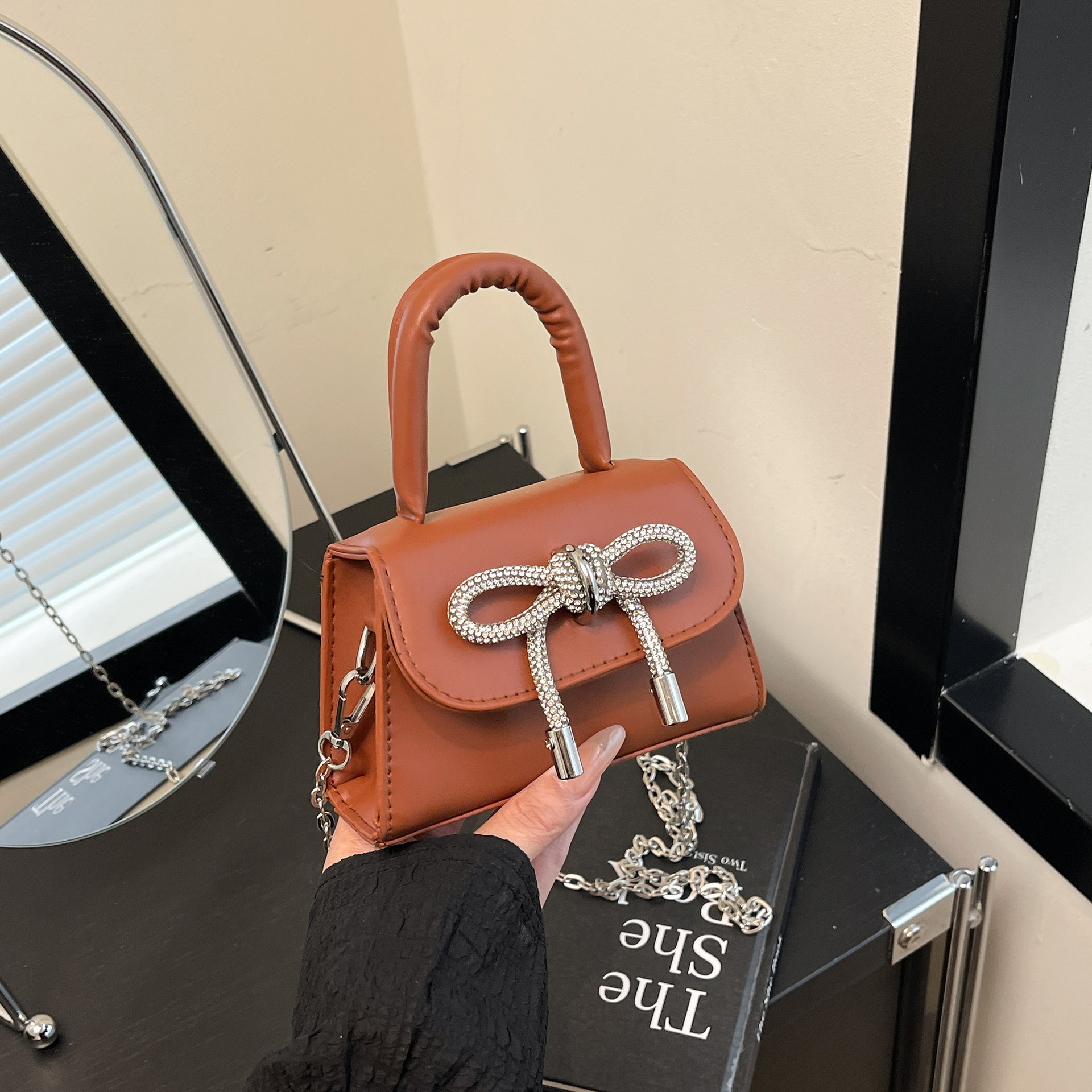 Luxury Brand Designer Bag 2025 Autumn New High-Quality Niche Solid Color Bow Small Square Women's Bag Chain Shoulder Handbag