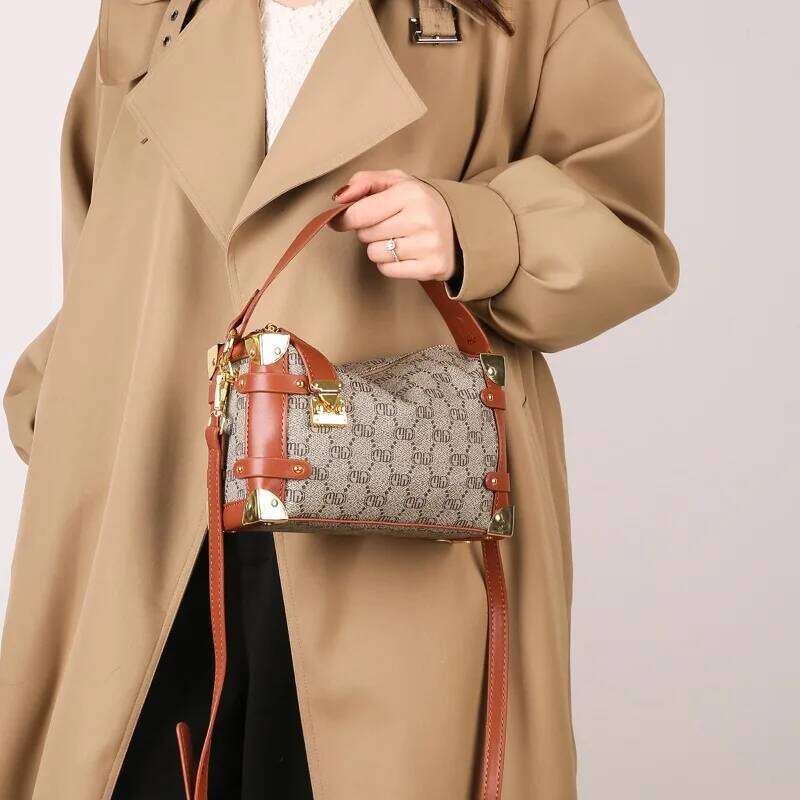 Designer bag Unique High-End Minimalist Messenger Bag Women Vintage Leather Design Trendy Letter Perfect For Superstar Show