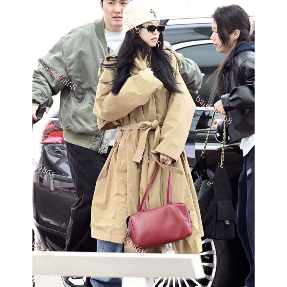 Designer Bag Tote Bag Shoulder Bag New Astra Bowling Sheepskin Shoulder Commuter Handbag Underarm Bag Boston
