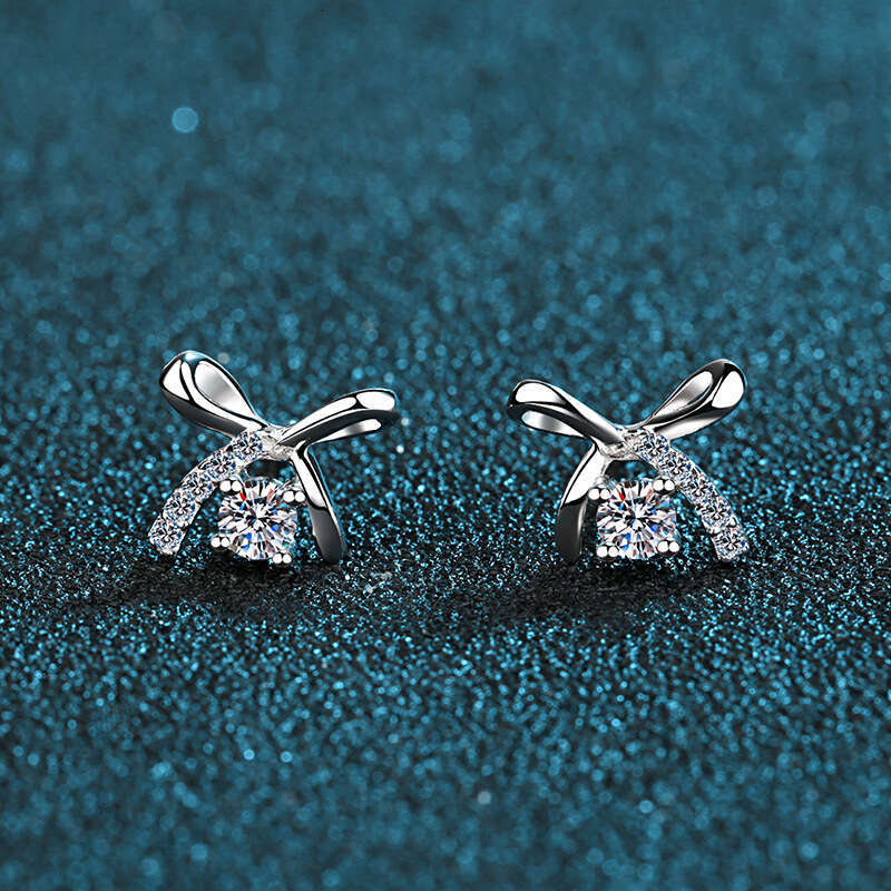 DHCollections-- Moissanite Bowknot Sterling Sier Plated PT950 Gold Four-Prong Earrings Versatile Style for College Girls