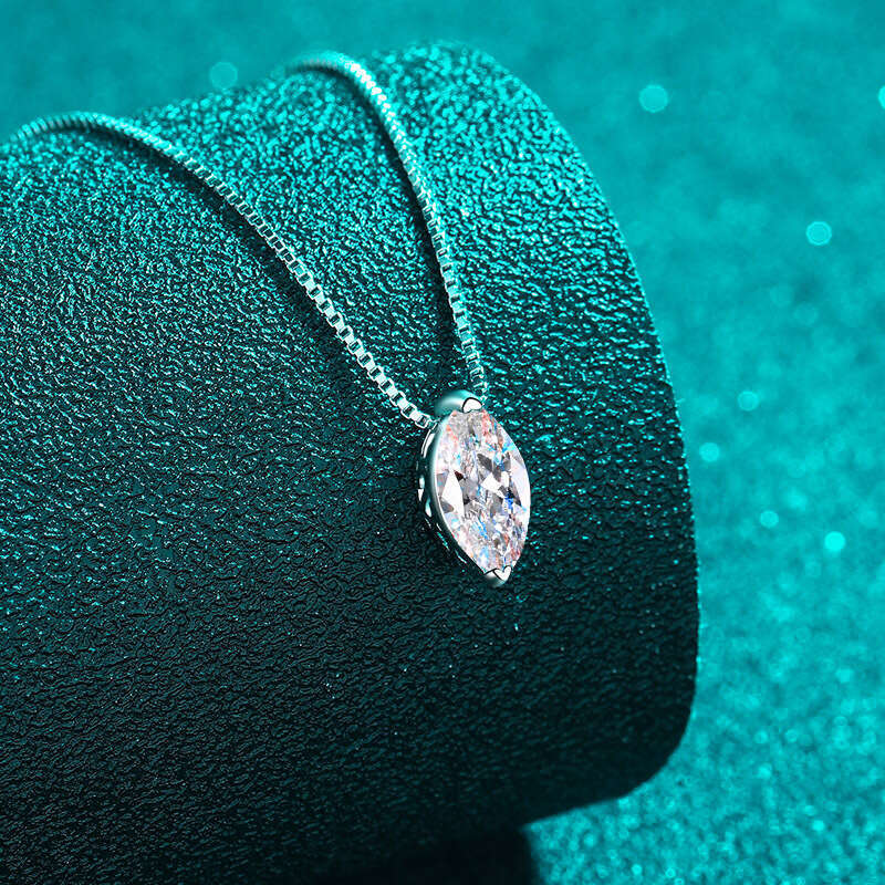 DHCollections-- S Sier Women's Water Drop Simple Elegant Collarbone Chain Daily Commuting Versatile Moissanite Necklace