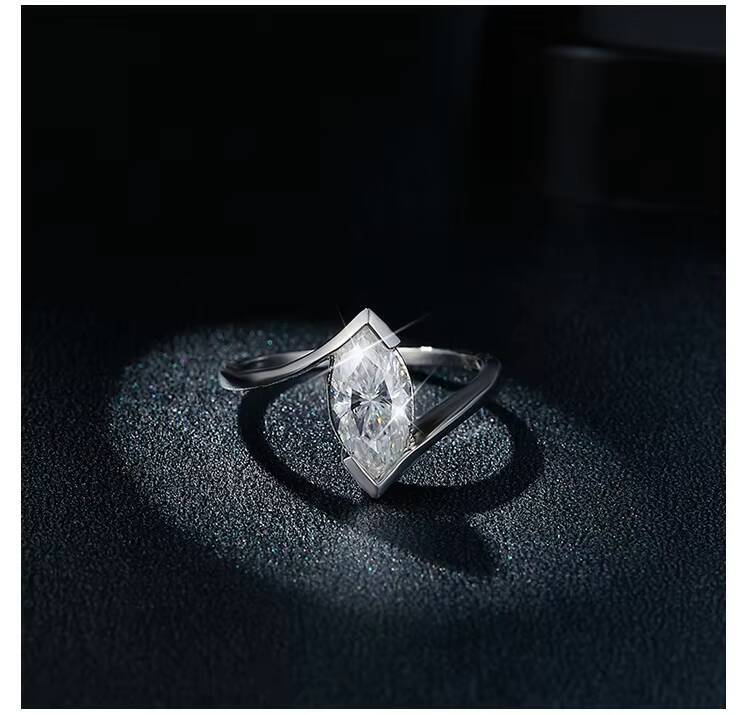 Moissanite Horse Eye 2g 18K Solid Gold Certified Claw Setting Womens Ring European American Style Anniversary