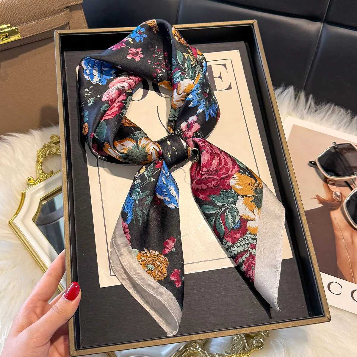 Seasons NEW ral Square Scarf Wen Satin Shl Wr Hijab Fem Hair Luxury kerchief Beach Sun Protection Bandana Y251024
