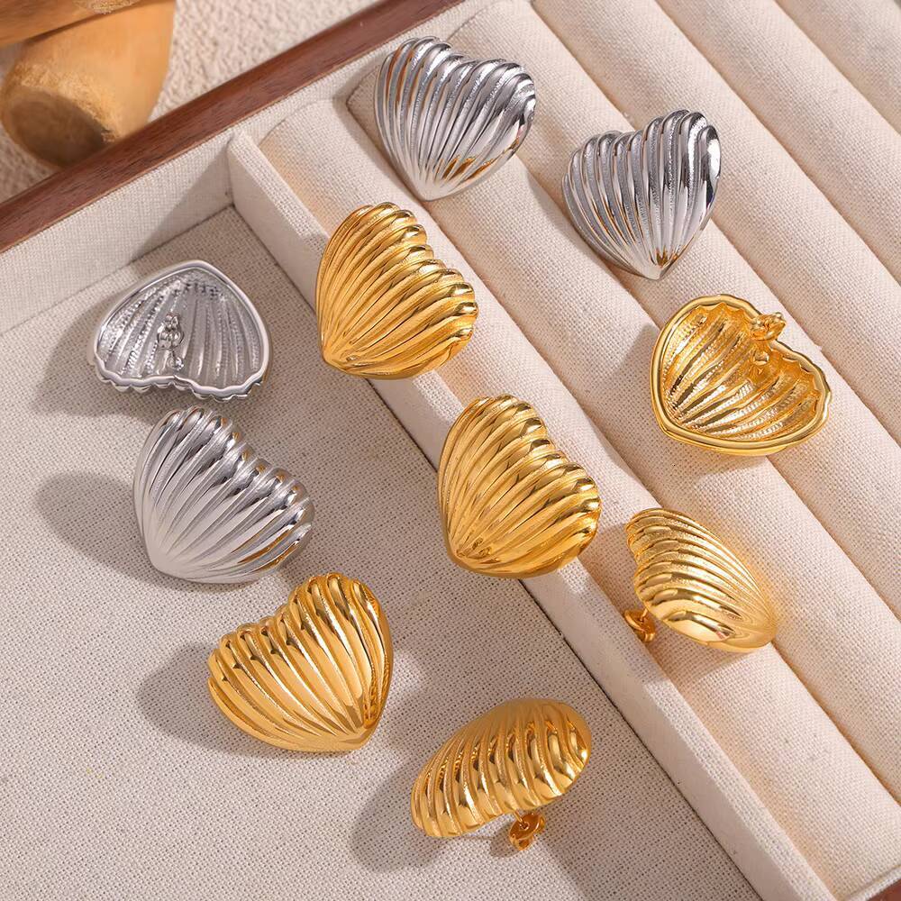 Elegant Ladies Large Stud Earrings Vintage Line Texture Heart Design Fashionable 18K Gold Plated Stainless Trendy Geometric