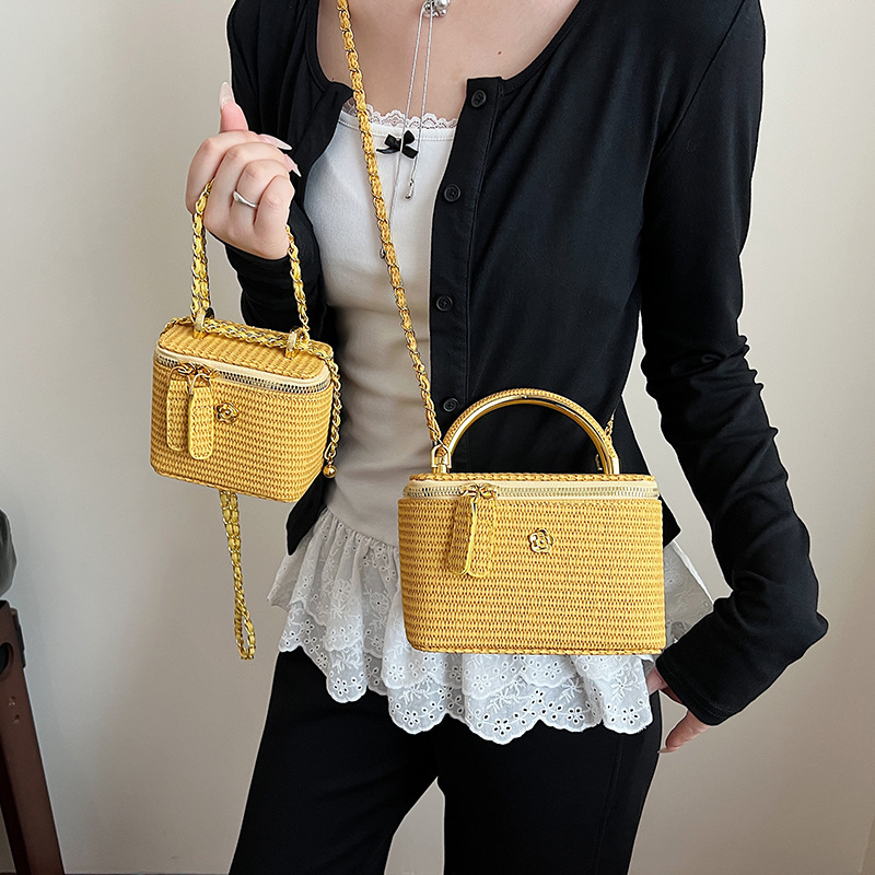 Luxury Brand Designer Bag 2025 New Trendy Fashionable Light Luxury Chain Shoulder Crossbody Bag For Women With Woven Pattern
