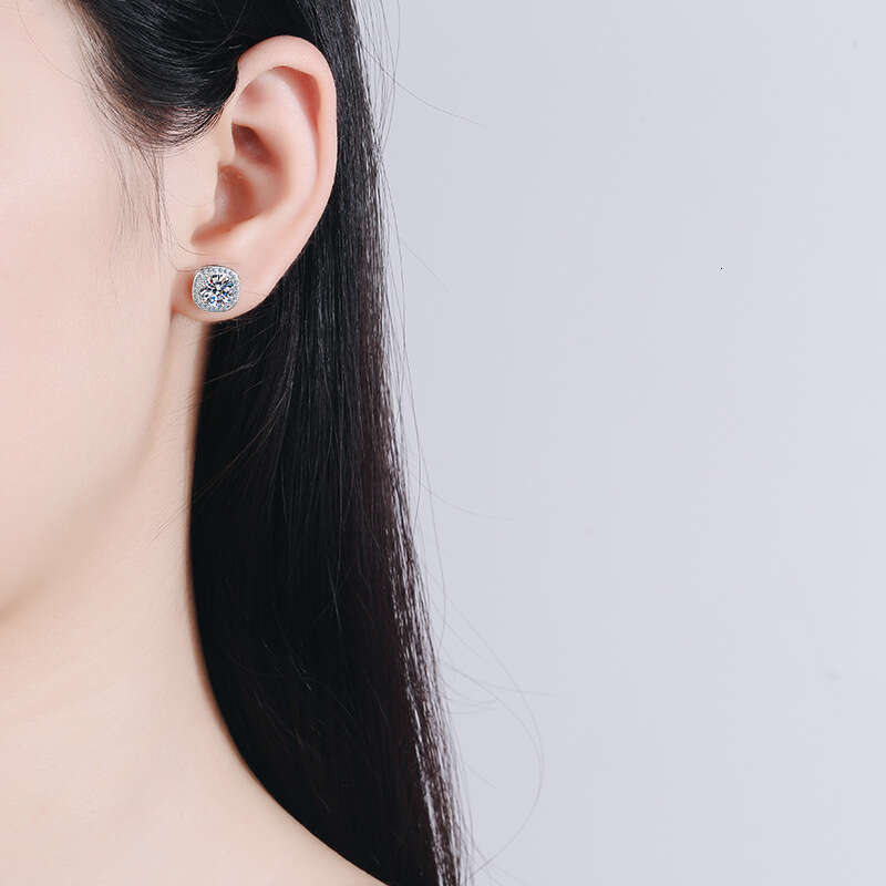 DHCollections-- XDY Pure Sier Plated with PT950 Gold for Women Micro Paved 0.5 Moissanite Stud Earrings Straight