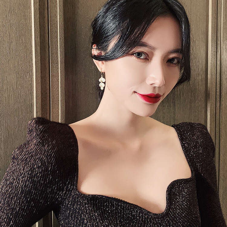 High-End Cat's Eye Stone Petal for Women, Exquisite Versatile Niche Design Korean Earrings, Elegant Internet Celebrity Drop Earrings