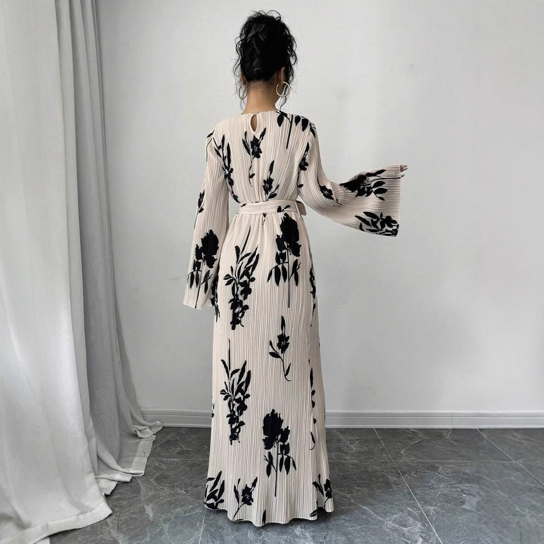 Designer women's autumn and winter new elegant pleated fabric trumpet long sleeved dress