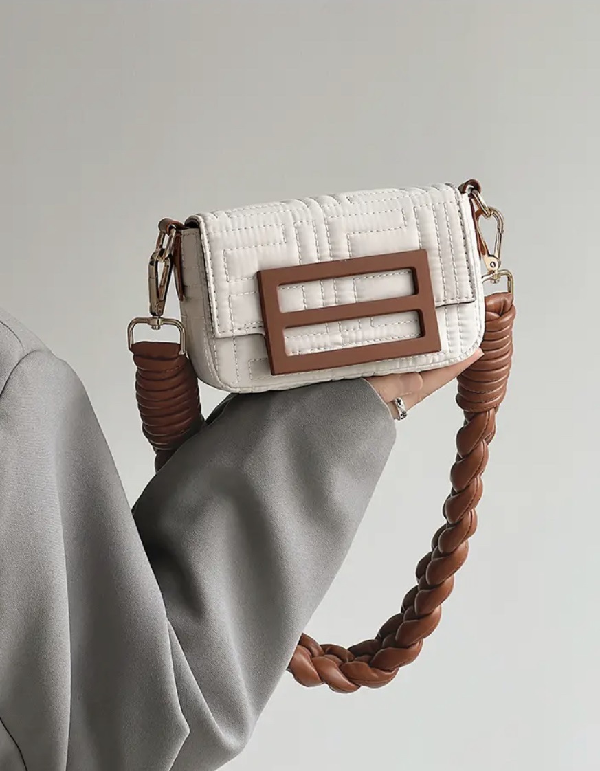2025 new Small and exquisite mobile phone bag chain mini bag woven bag high-end underarm bag single-shoulder crossbody small square bag