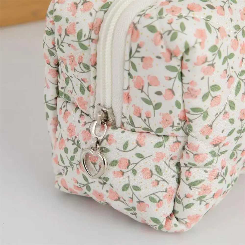 Cute Pink Floral Quilted Makeup Bag MultiPurpose Portable Travel Zipper Bag Compact Coin Storage Cosmetic Storage PouchT251024